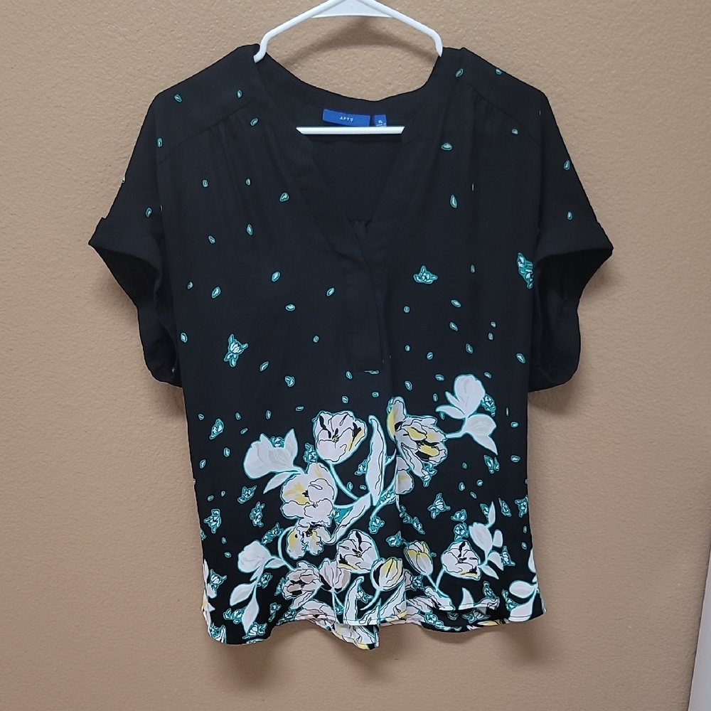 Apt. 9 Black Blouse with Green and White Floral Design 🖤